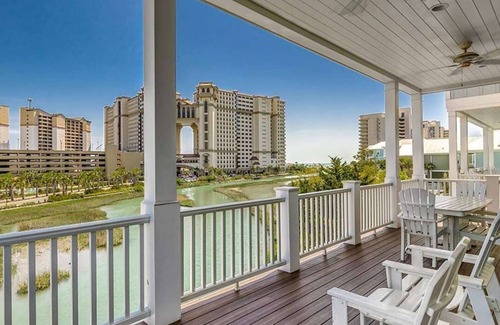 Windy Hill Apartamento | Elegant 5-Bedroom Haven | Spa. Private Pool. Gym.