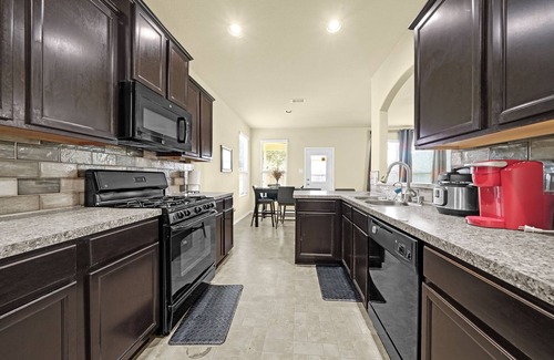 Conroe Casa | Elegant 5 bedrooms vacation home
