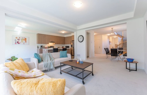 Springwater Casa | Elegant 5BR Estate: Minutes to Golf, Ski &Waterfront