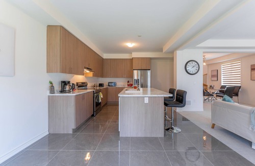 Springwater Casa | Elegant 5BR Estate: Minutes to Golf, Ski &Waterfront