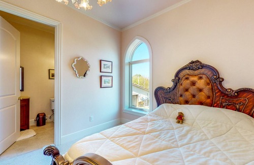 Era Apartamento | Elegant All-Suite Apartment in Italian Castle on Working Ranch, Dog-Friendly