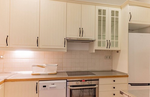 Trafalgar Apartamento | Elegante y luminoso piso en el corazón de Chamberí: Con balcones y amplios espacios"