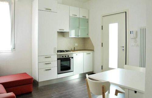 Marina Centro Apartamento | Elegante y confortable apartamento en la planta baja a 300 metros del mar en Rímini con plaza de aparcamiento privada