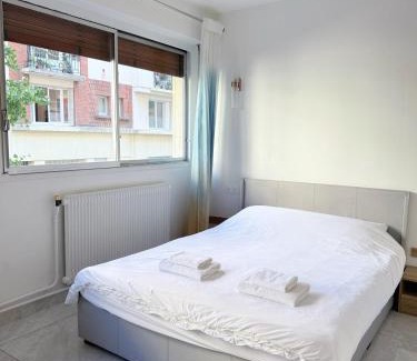 Auteuil Cama Y Desayuno | Elegant and Comfortable Studio Jouvenet