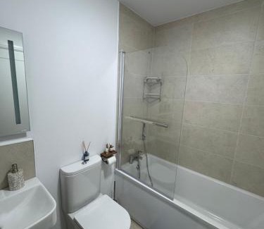 Ongar Casa | Elegant and Cozy room in quiet estate