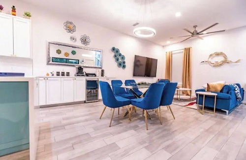 McAllen Casa | Elegant and cozy townhouse