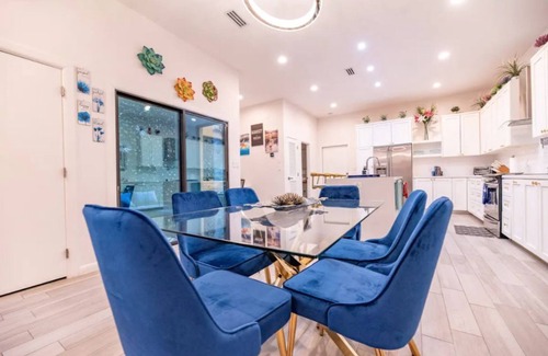 McAllen Casa | Elegant and cozy townhouse