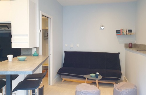 Granville Apartamento | Elegant and functional 2-room studio, 5 minutes from the train station and 10 minutes from the beach!