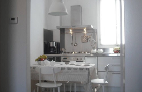 Castello Apartamento | Elegant and modern flat, historical centre wi-fi M0270422272