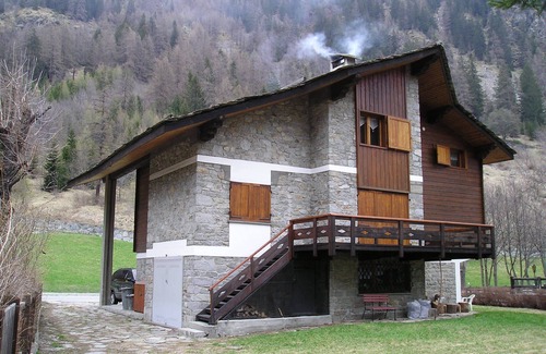 Gressoney-Saint-Jean Apartamento | Elegante apartamento en chalet con jardín
