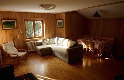Gressoney-Saint-Jean Apartamento | Elegante apartamento en chalet con jardín