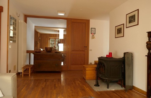 Gressoney-Saint-Jean Apartamento | Elegante apartamento en chalet con jardín