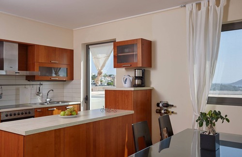 Saronida Apartamento | Elegante apartamento con impresionantes vistas al mar