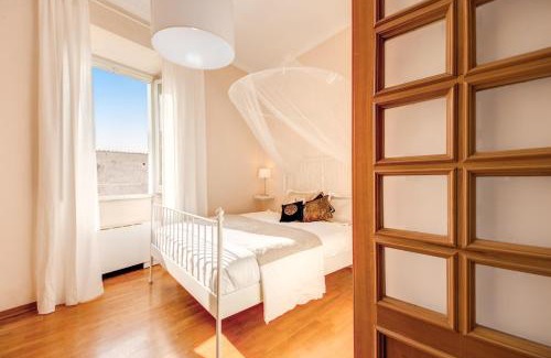 Campitelli Apartamento | Elegant Apartment Behind the Colosseum