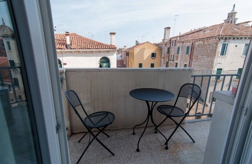 Dorsoduro Apartamento | Elegante soleado apartamento con vistas al canal