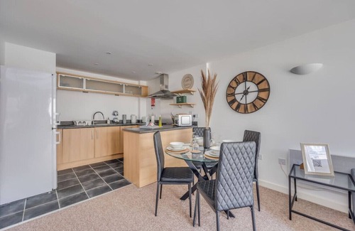 Northampton Apartamento | Elegant Apartment in City Centre Fast Wifi Smart TV Access to Communal Gym and Terrace