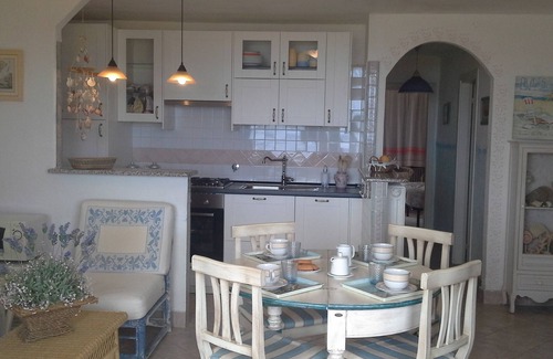 Baja Sardinia Apartamento | Apartamento elegante. Espléndida vista. Costa Smeralda.Baja Cerdeña- Piscina.