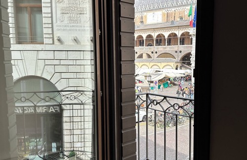 Historic Centre Apartamento | Apartamento exclusivo de lujo en el corazón de Padua con vista a la Piazza Delle Erbe