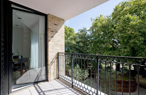Earl's Court Apartamento | Elegant Apartments Kensington with Private Balcony
