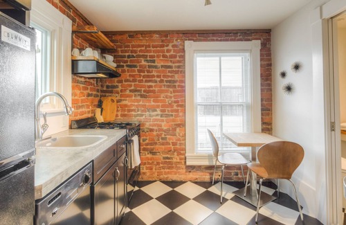 Belmont Apartamento | Elegant Apt | Dtwn Belmont close to Hospital