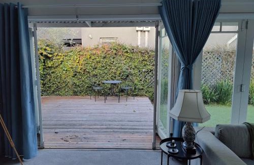 Ormond Villa | Elegant Art Deco Gem Cosy 3BR Retreat