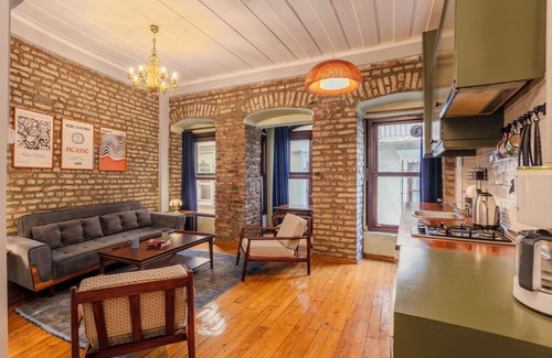 Galata Apartamento | Elegant & Artsy 1BR Galata’s Hidden Gem/AC/Walk everywhere