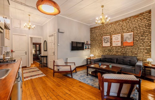 Galata Apartamento | Elegant & Artsy 1BR Galata’s Hidden Gem/AC/Walk everywhere