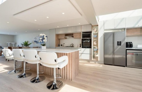 Bloubergstrand Villa | Elegant Beach front Villa