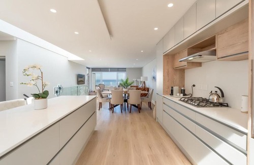 Bloubergstrand Villa | Elegant Beach front Villa