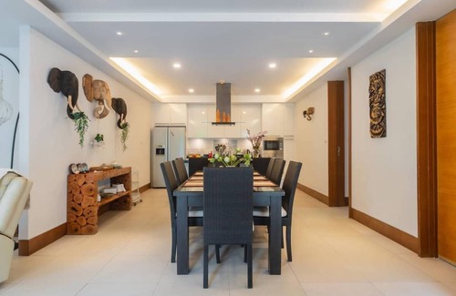 Sa Khu Condominio | Elegant Beachfront 3BR Condo at Pearl of Naithon