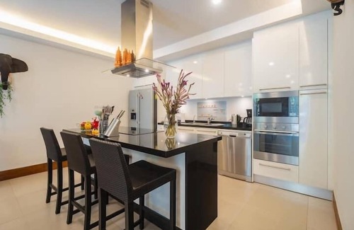 Sa Khu Condominio | Elegant Beachfront 3BR Condo at Pearl of Naithon