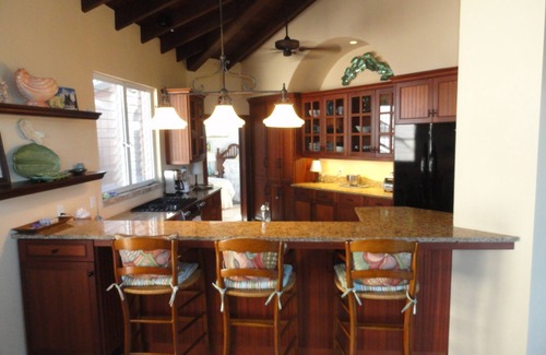 Estate Hansen Bay Villa | Villa elegante frente al mar con piscina, camino privado a la playa Aislado y kayaks!