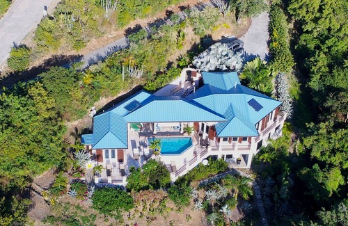 Estate Hansen Bay Villa | Villa elegante frente al mar con piscina, camino privado a la playa Aislado y kayaks!