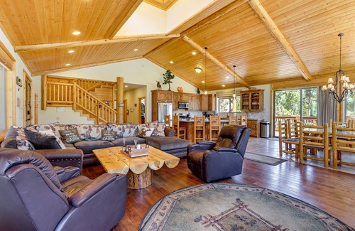 Castle Glen Estates Cabina | Elegant Big Bear Cabin - Half Mi to Big Bear Lake!