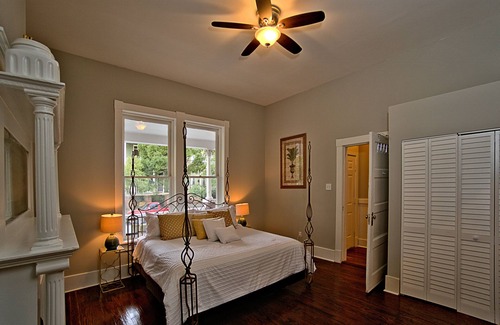 Dixon Park Apartamento | Elegant Brick 2 BR in downtown Savannah