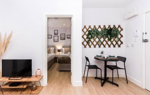 Aylesbury Apartamento | Elegant Central, Private Parking, Leisure, Contractor
