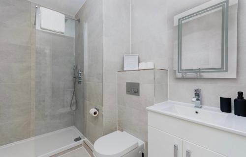 Aylesbury Apartamento | Elegant Central, Private Parking, Leisure, Contractor