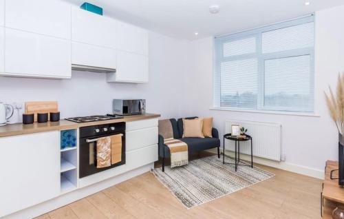 Aylesbury Apartamento | Elegant Central, Private Parking, Leisure, Contractor
