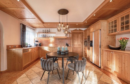 Sankt Johann in Tirol Villa | Elegante chalet cerca de pistas y del pueblo