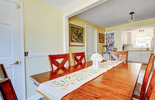 Centerville Cabaña | Elegant, charming, cozy Cape Cod Cottage with Beach Pass to Barnstable beaches
