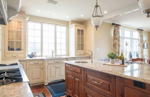 West Chatham Casa | Elegant Chatham Home, steps to private association on Hardings Beach, Dog Friend