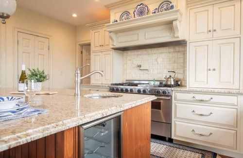 West Chatham Casa | Elegant Chatham Home, steps to private association on Hardings Beach, Dog Friend