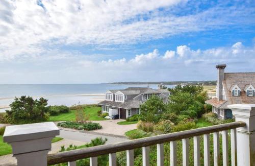 West Chatham Casa | Elegant Chatham Home steps to Hardings Beach Dog Friendly