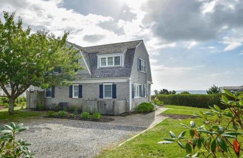 West Chatham Casa | Elegant Chatham Home steps to Hardings Beach Dog Friendly