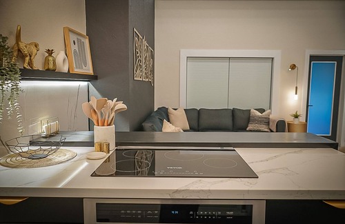 Victoria Park Condominio | Elegant & Chic Condo Prime Location Run by Owners