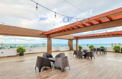 Downtown Santo Domingo Apartamento | Elegant City Center 2BD Apt, King Bed, Full AC, Fast Wi-Fi, Pool, Near all