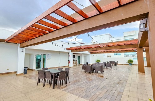 Downtown Santo Domingo Apartamento | Elegant City Center 2BD Apt, King Bed, Full AC, Fast Wi-Fi, Pool, Near all