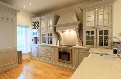 City Centre Dublin Casa | Elegant City Centre Regency Townhouse with Patio