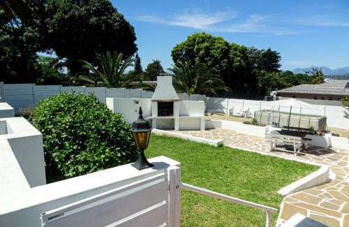Bellville Casa | Elegant City Guest House