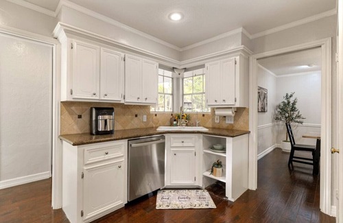 Conroe Casa | Elegant Colonial Retreat - The Woodlands & Conroe